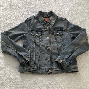Levi’s Original Trucker jean jacket. Women’s size small.